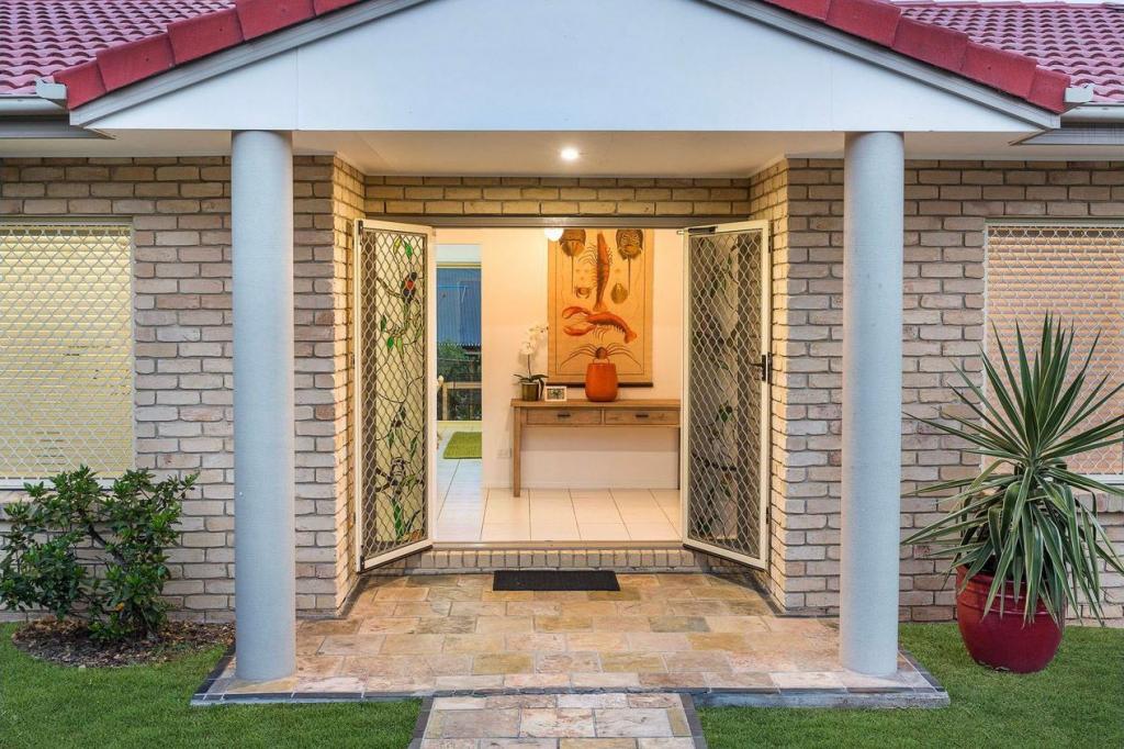 19 Mukurta St, Chapel Hill, QLD 4069
