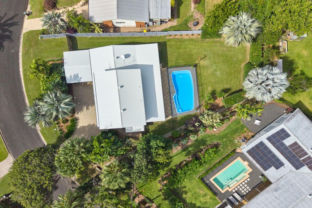 4 Forum Cl, Mooroobool, QLD 4870