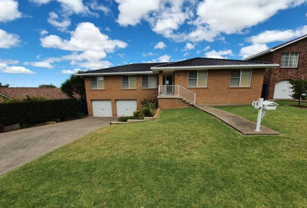 27 Woodburn Way, East Tamworth, NSW 2340