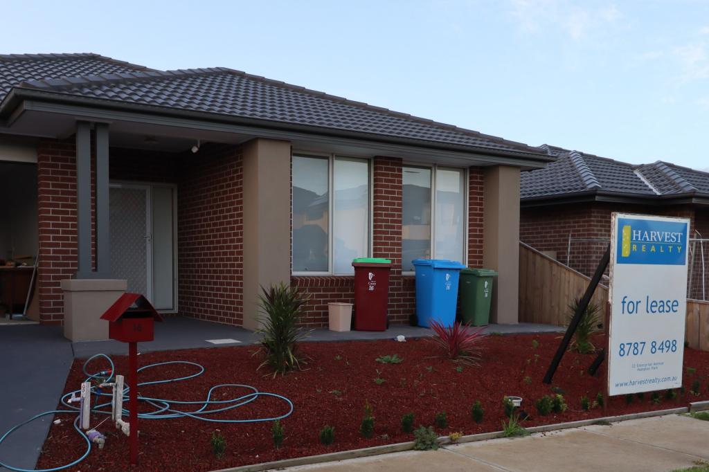 16 GEMMA ST, CRANBOURNE EAST, VIC 3977
