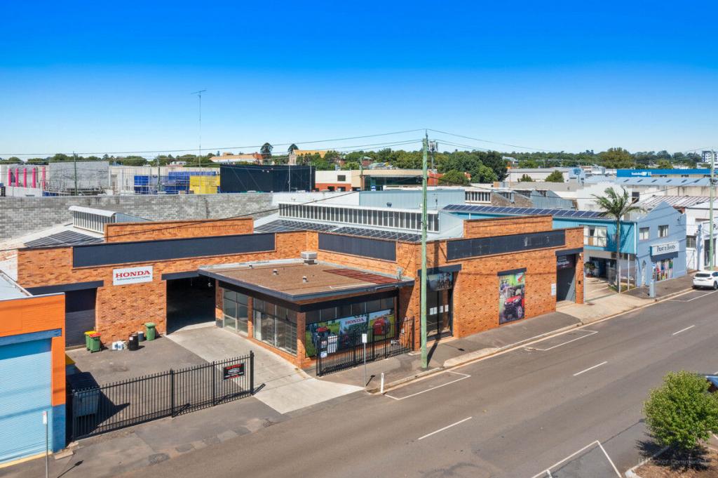 24-26 Water St, South Toowoomba, QLD 4350