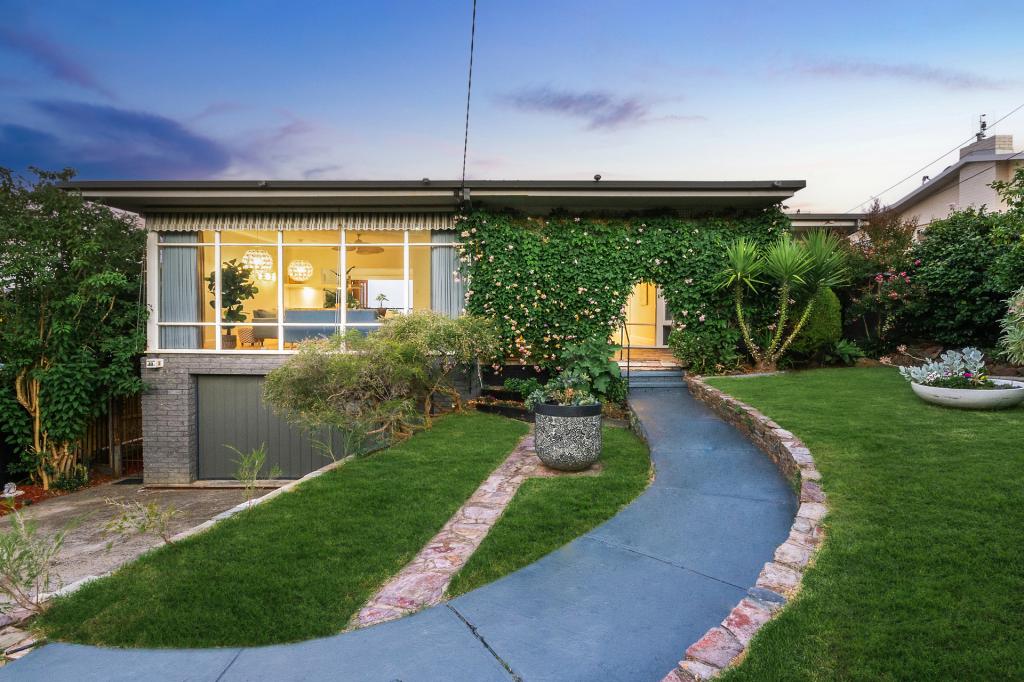 69 Reigate Rd, Highton, VIC 3216