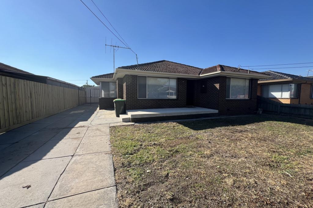 16 SWANSEA PDE, ST ALBANS, VIC 3021