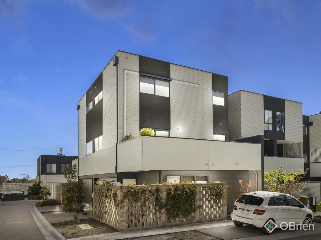 5 KINSFOLK CCT, DOVETON, VIC 3177