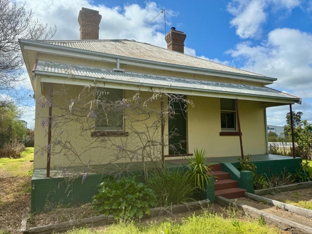 1 Station Masters Residence, The Rock, NSW 2655