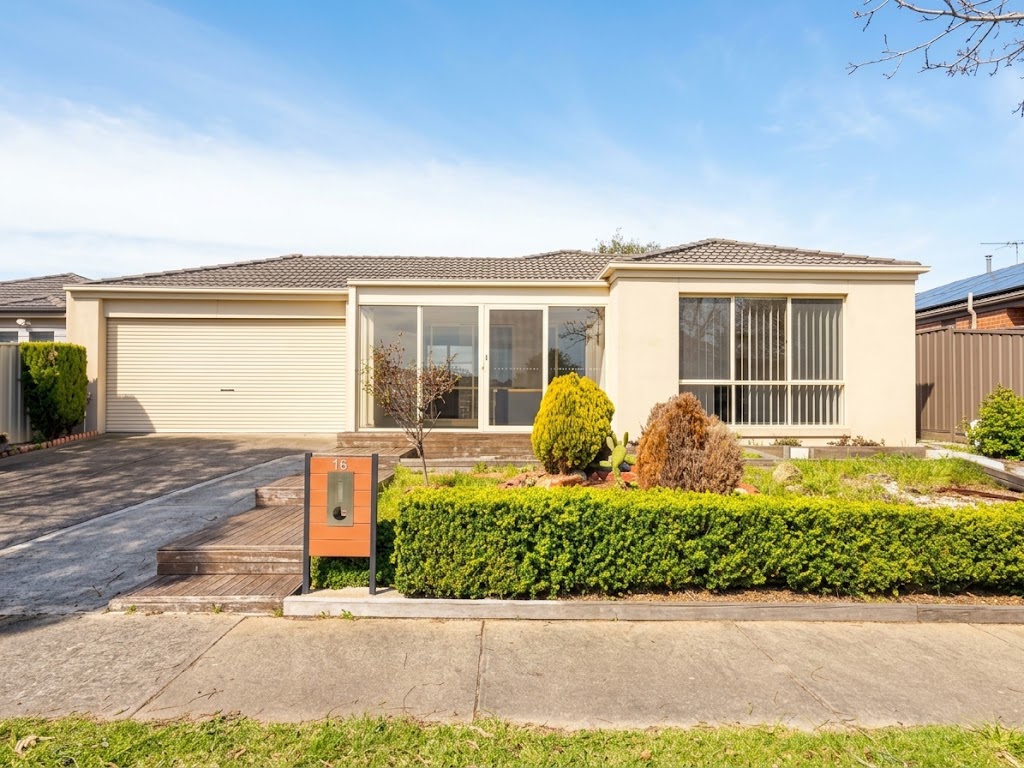 16 RAFFINDALE CRES, CRANBOURNE WEST, VIC 3977