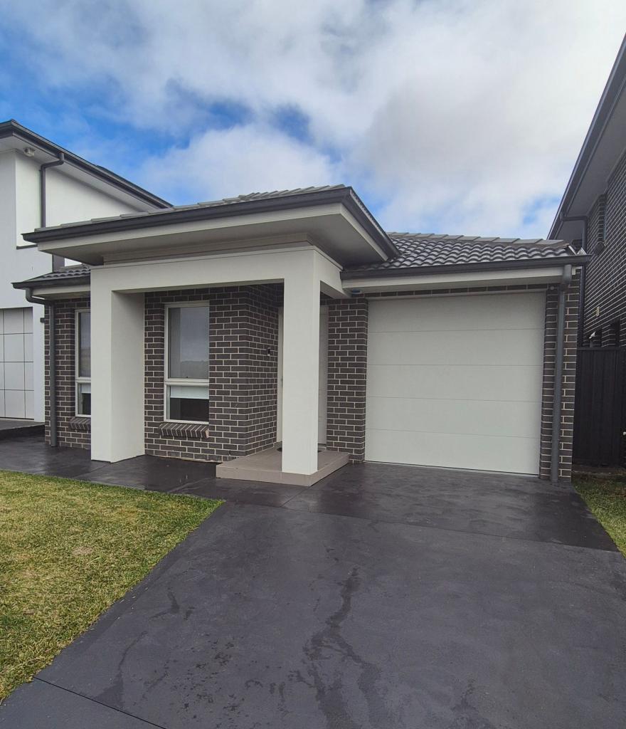 17 Long Reef Cct, Gregory Hills, NSW 2557
