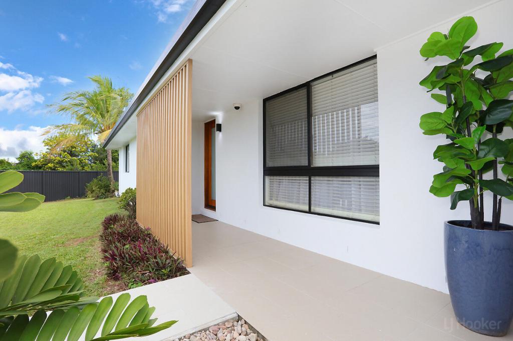 2 Burrendong Rd, Coombabah, QLD 4216