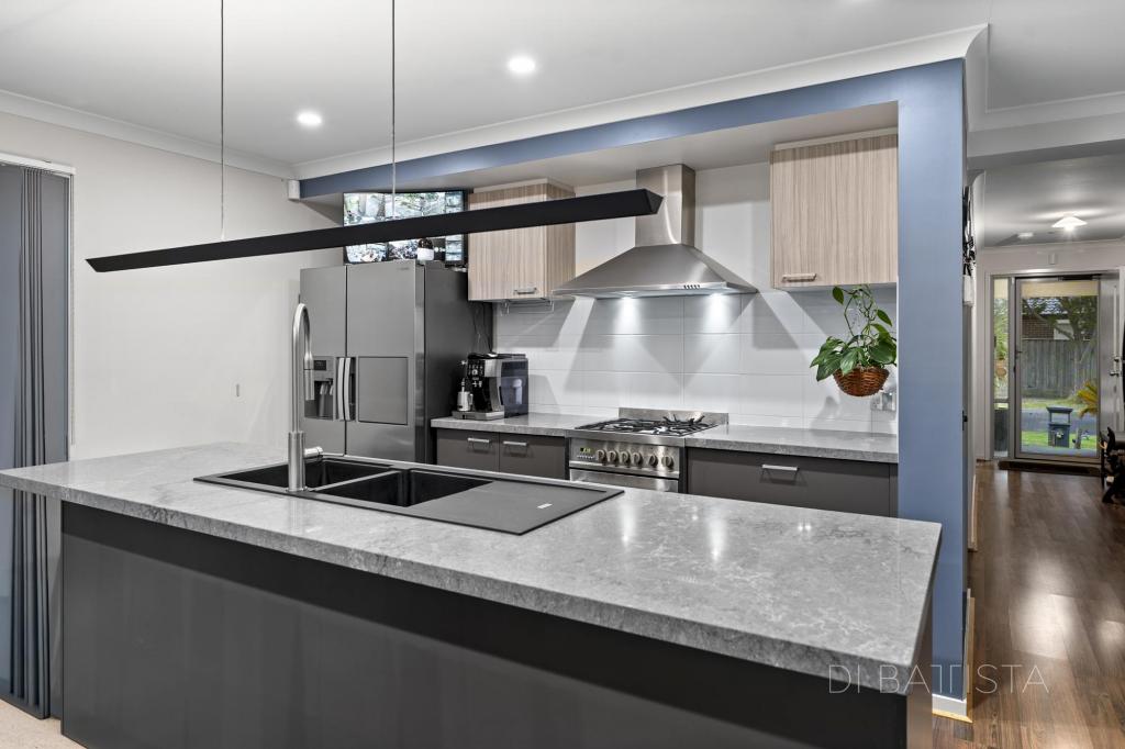 2 Hues St, Mickleham, VIC 3064