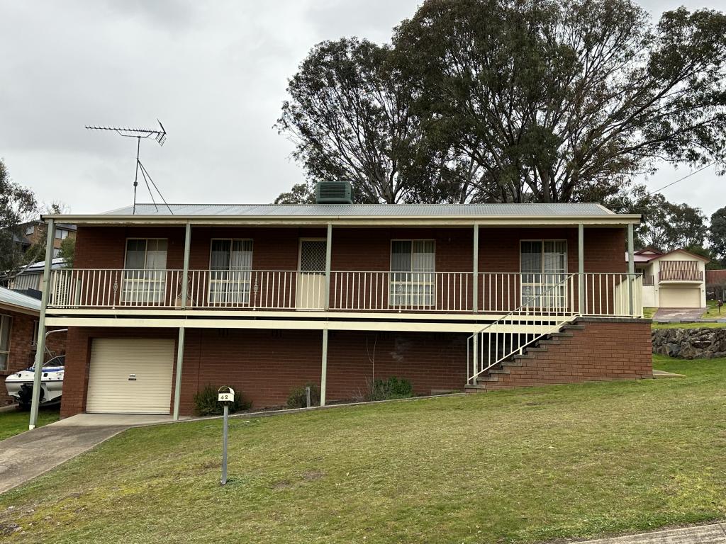 42 Booral Ave, Tumut, NSW 2720