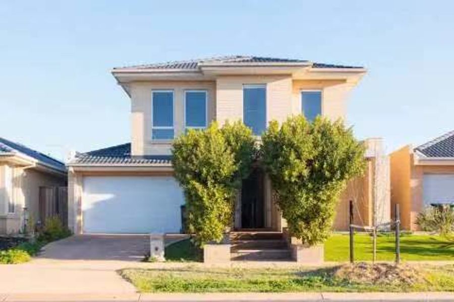 33 SEAFARER WAY, POINT COOK, VIC 3030