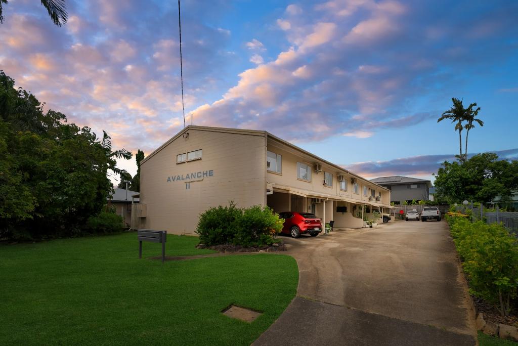 7/11 CRATHERN CL, EDGE HILL, QLD 4870