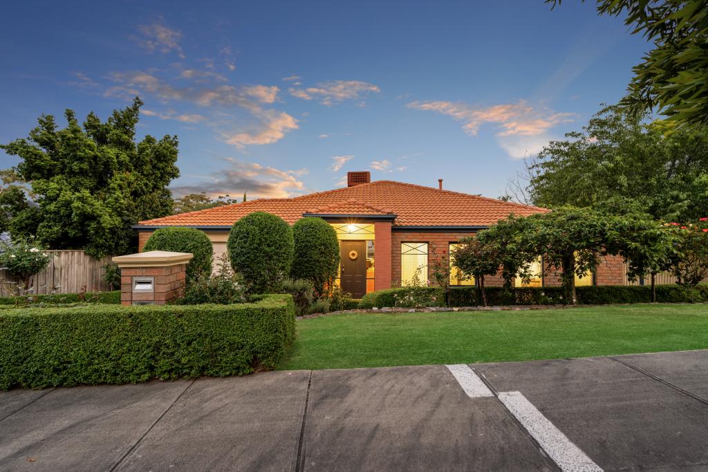 16 Stockmans Cct, Pakenham, VIC 3810