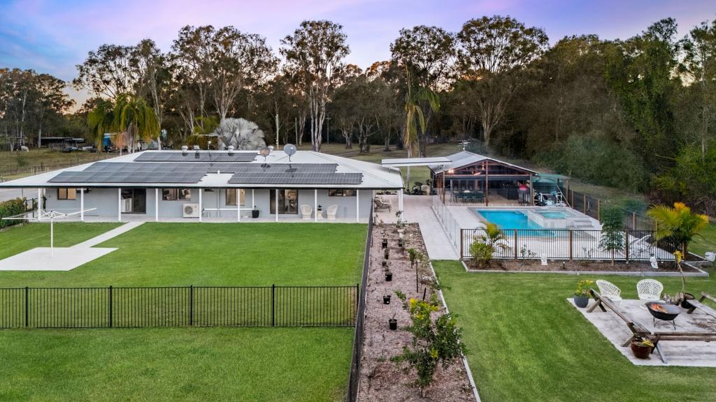 752 Beachmere Rd, Beachmere, QLD 4510