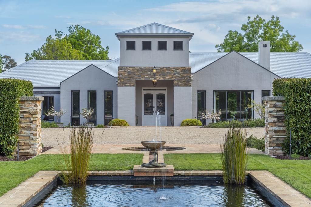 19 Hammet Pl, Macedon, VIC 3440