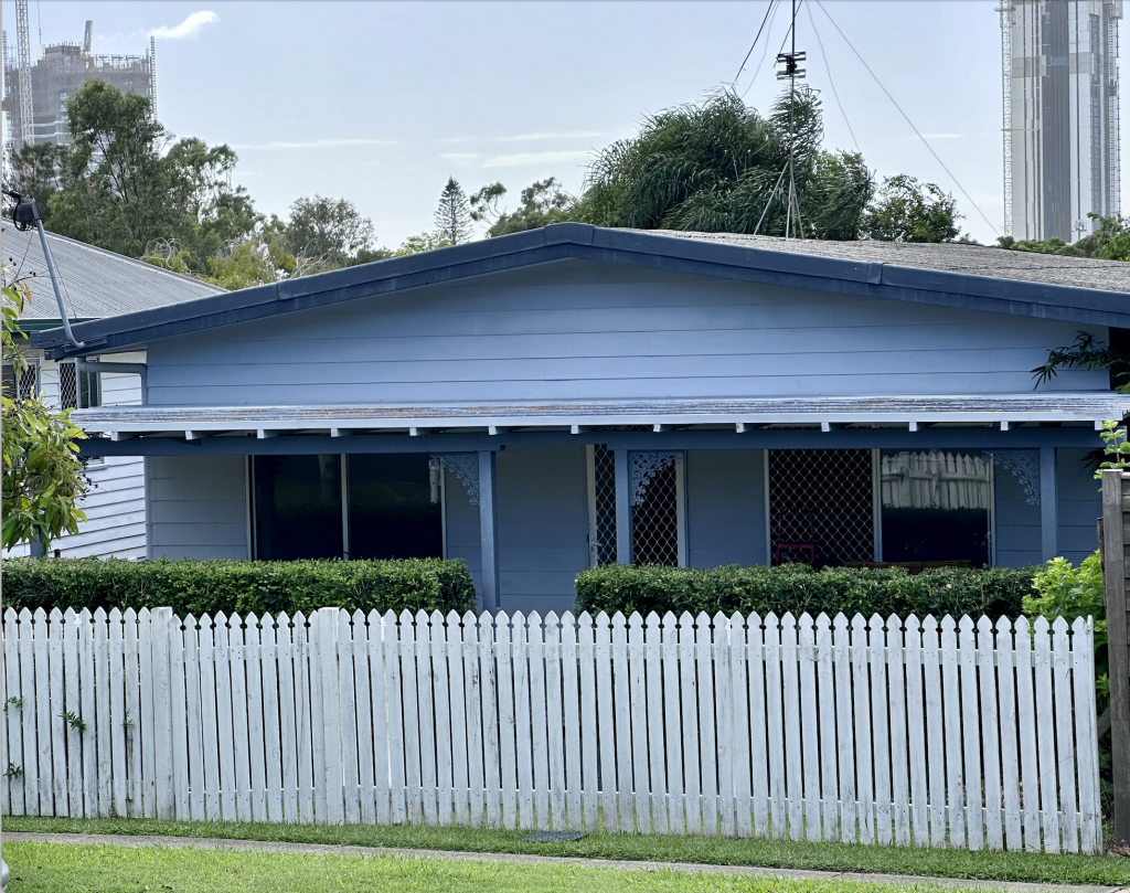 23 Kerr Ave, Southport, QLD 4215