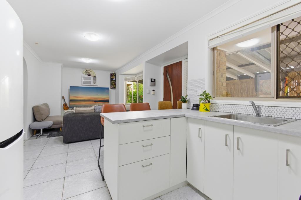 1/12 Avi Ct, Labrador, QLD 4215