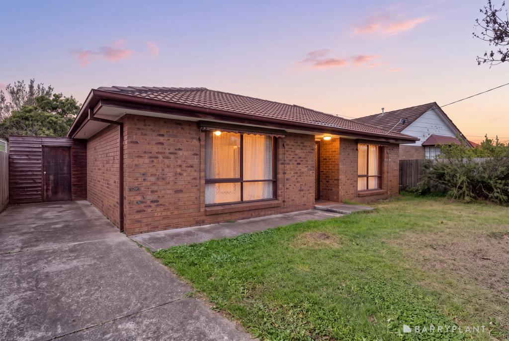 82 Station Rd, Melton South, VIC 3338