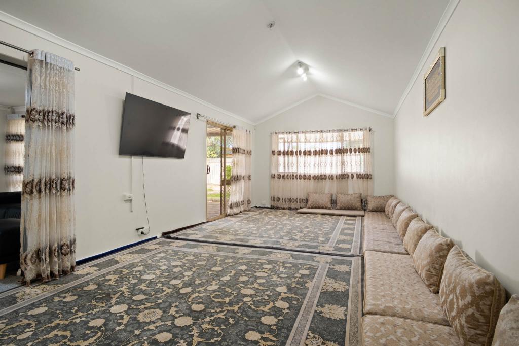 41 Phoenix Dr, Kenwick, WA 6107
