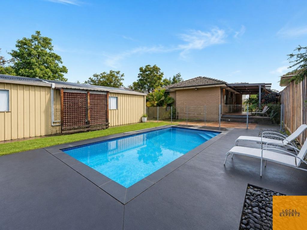 8 ARNOLD CT, MELTON, VIC 3337