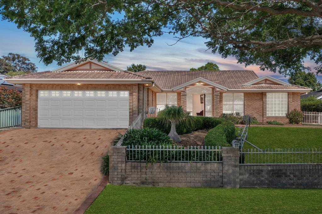 35 Avondale Dr, Kanwal, NSW 2259