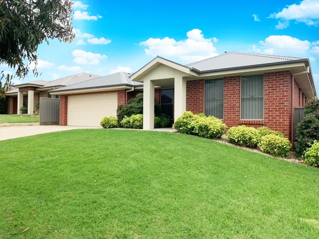 111 Honeyeater Cct, Thurgoona, NSW 2640