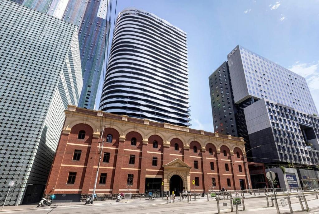 1005/555 SWANSTON ST, CARLTON, VIC 3053