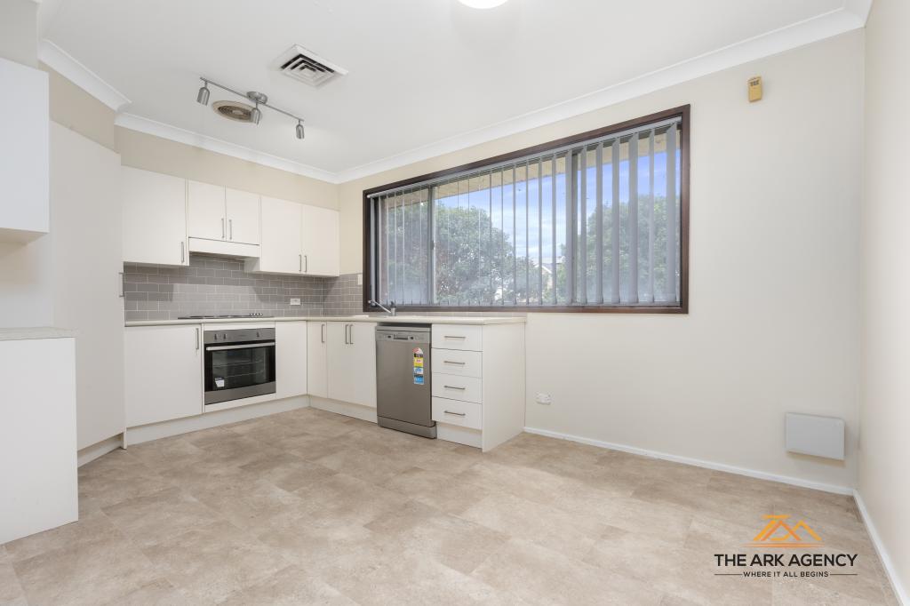 18 Akuna Ave, Bradbury, NSW 2560
