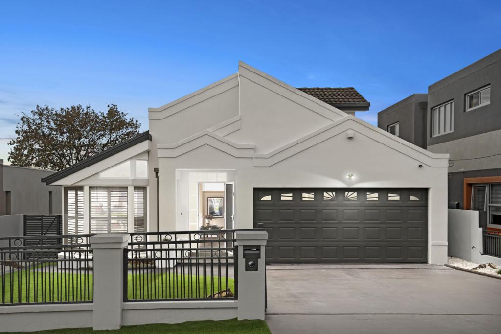 4 GRANT CRES, MERRYLANDS, NSW 2160