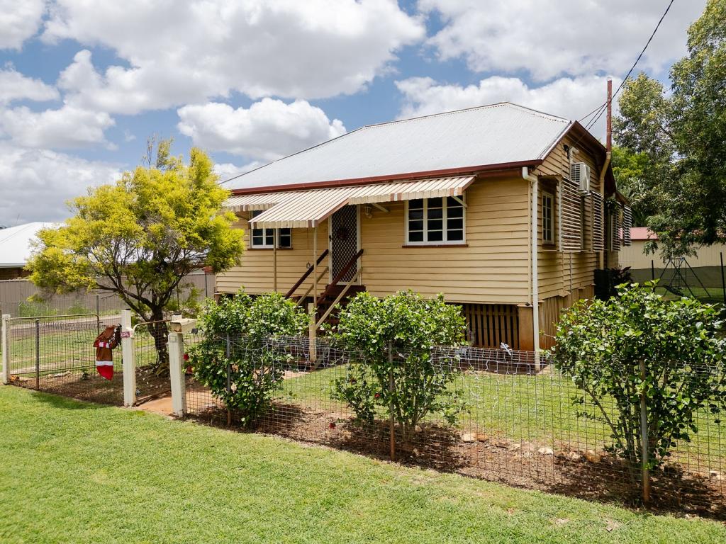16 Nelson St, Childers, QLD 4660