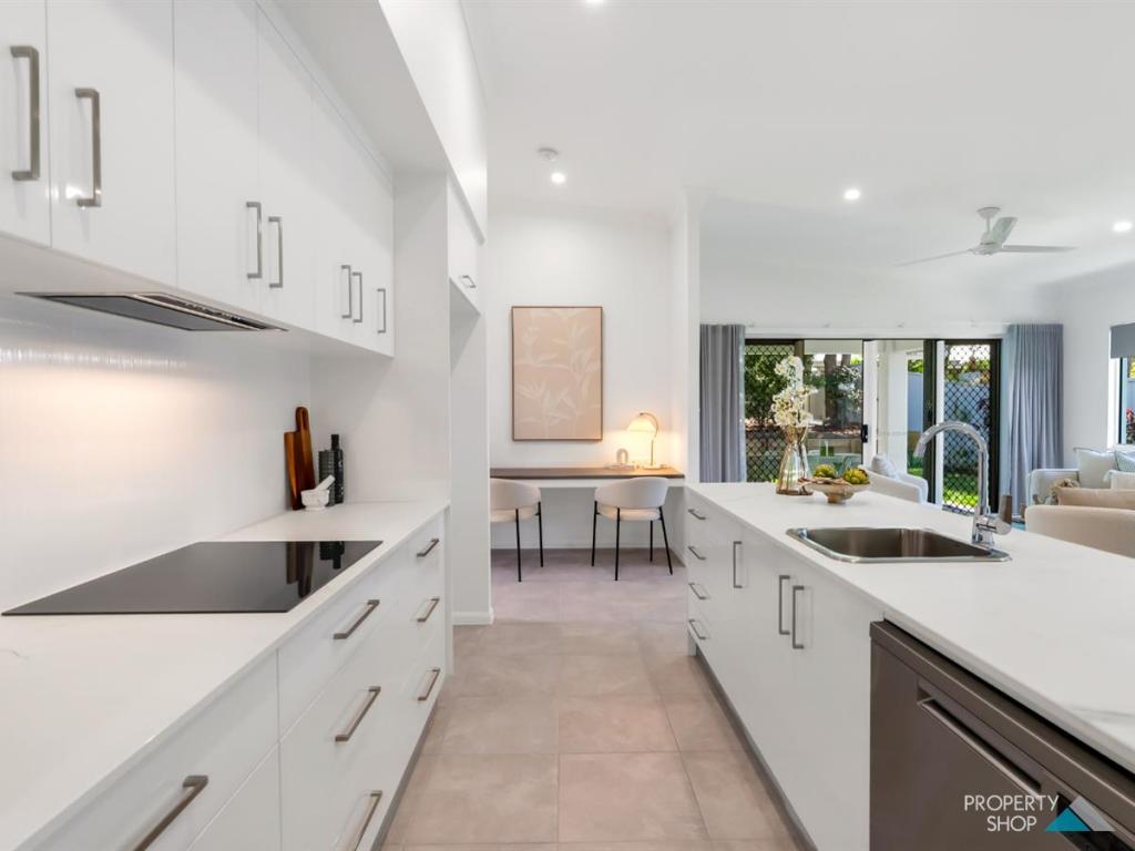 5 Barrier Dr, Kewarra Beach, QLD 4879