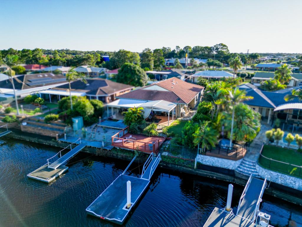 2/67 Phoenix Ave, Bongaree, QLD 4507