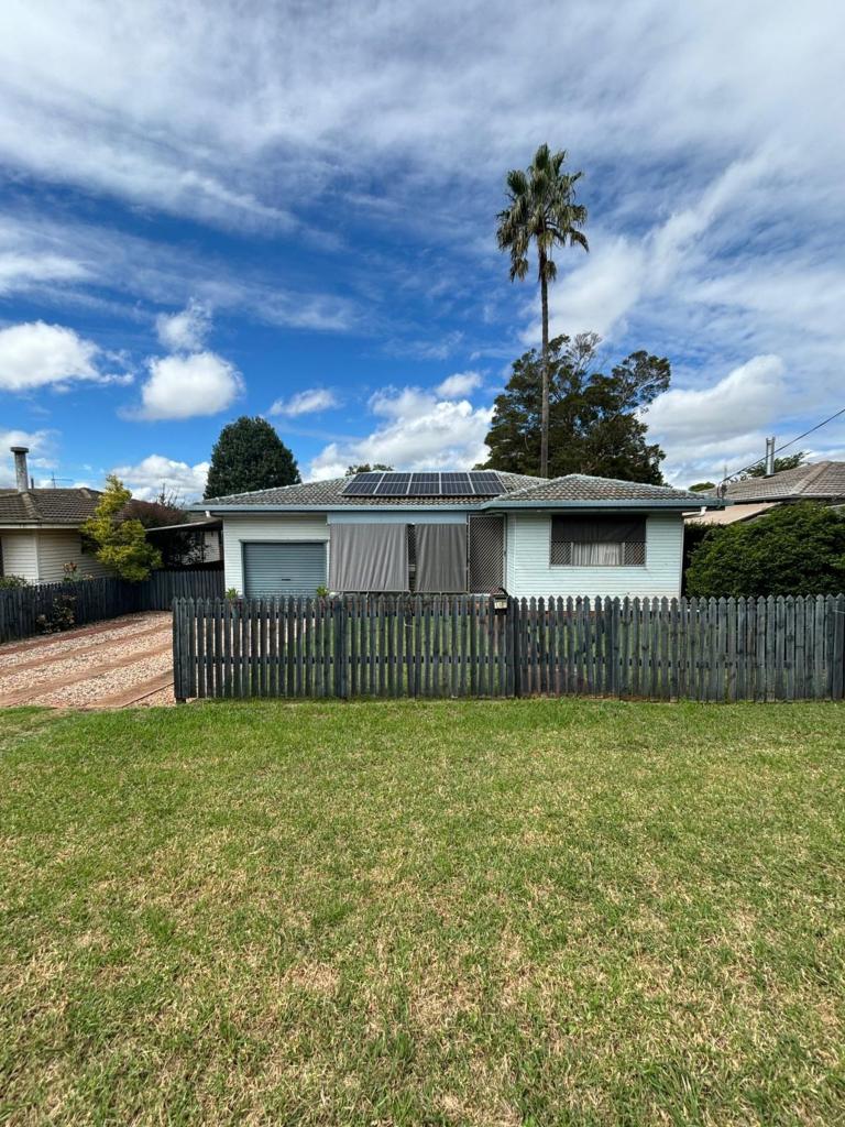 10b Esmond St, Rockville, QLD 4350