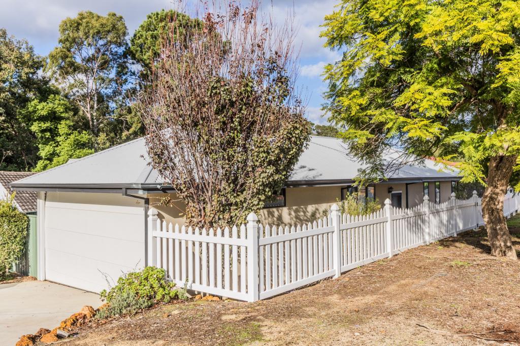 14 Page Rd, Kelmscott, WA 6111