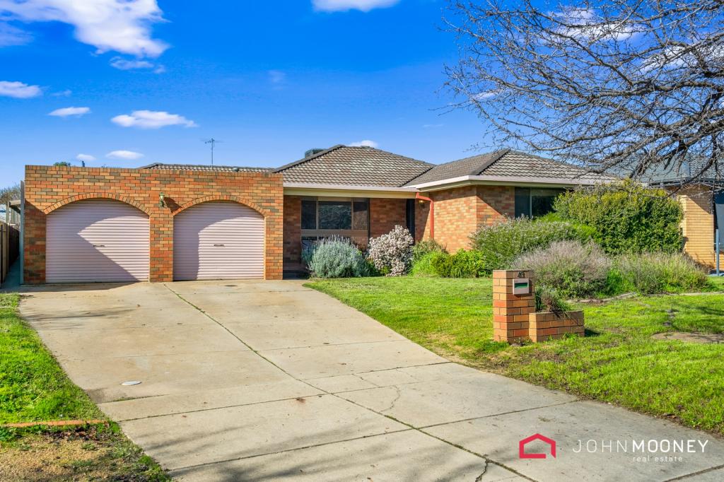 43 Pinaroo Dr, Glenfield Park, NSW 2650