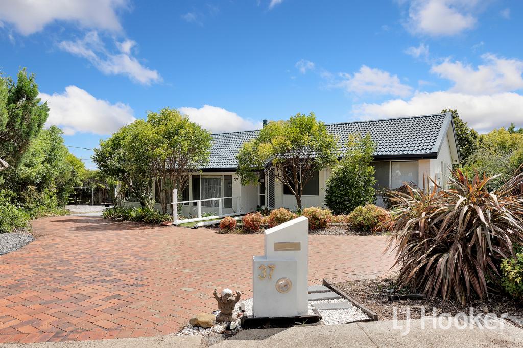 37 Dalley Cres, Latham, ACT 2615