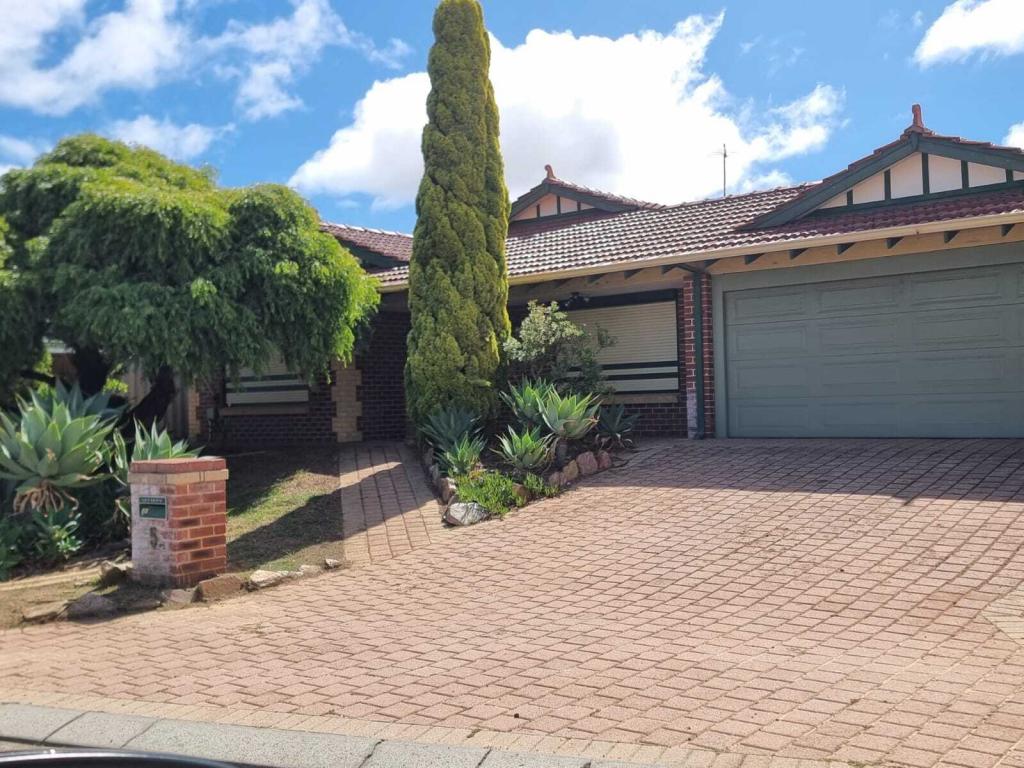 5 Blair Gr, Kinross, WA 6028