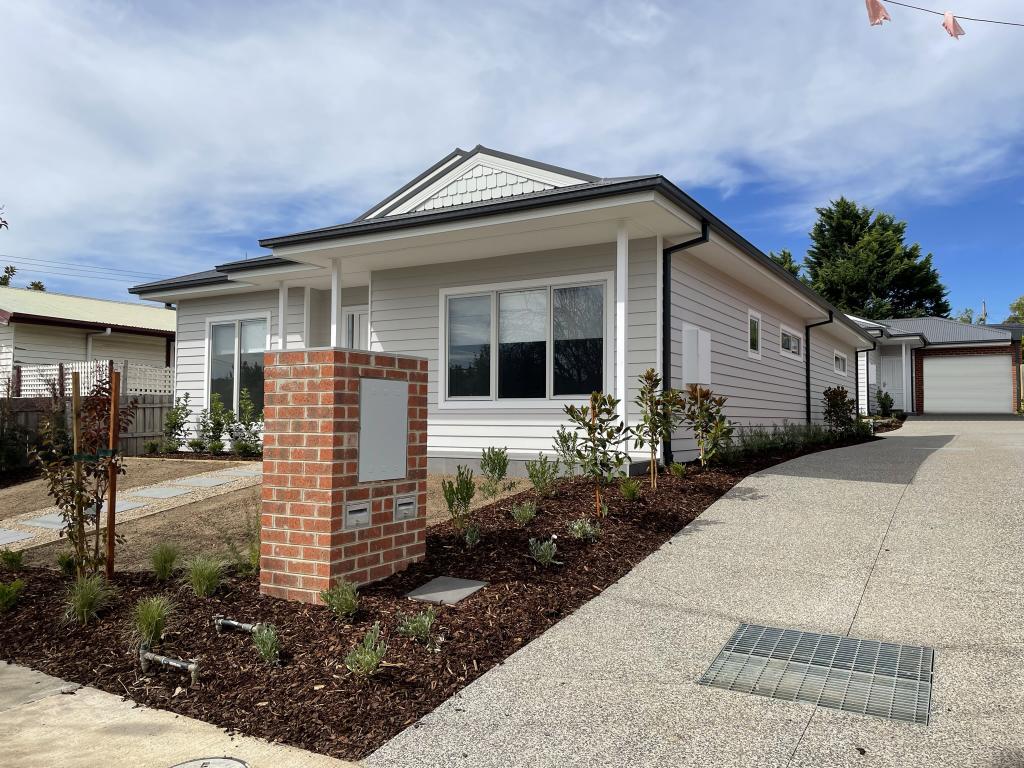 1/5 Lyell St, Gisborne, VIC 3437