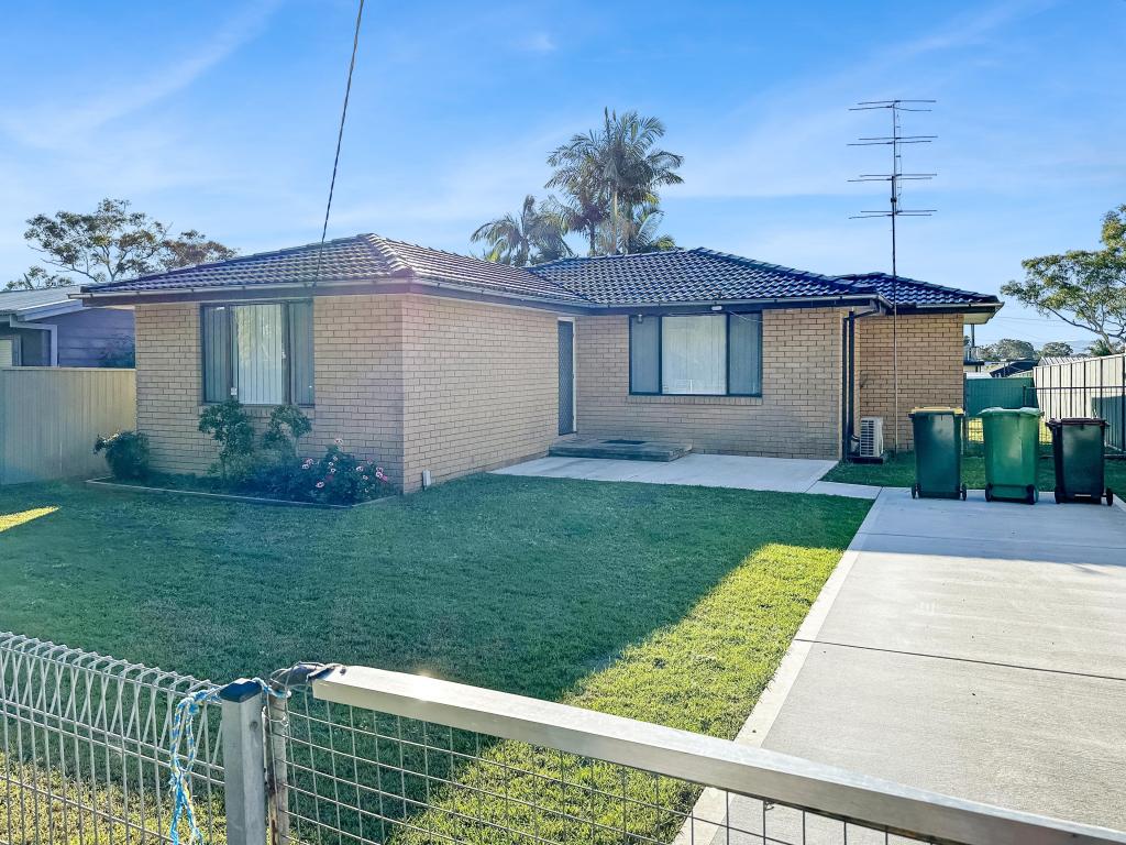 82 Griffith St, Mannering Park, NSW 2259