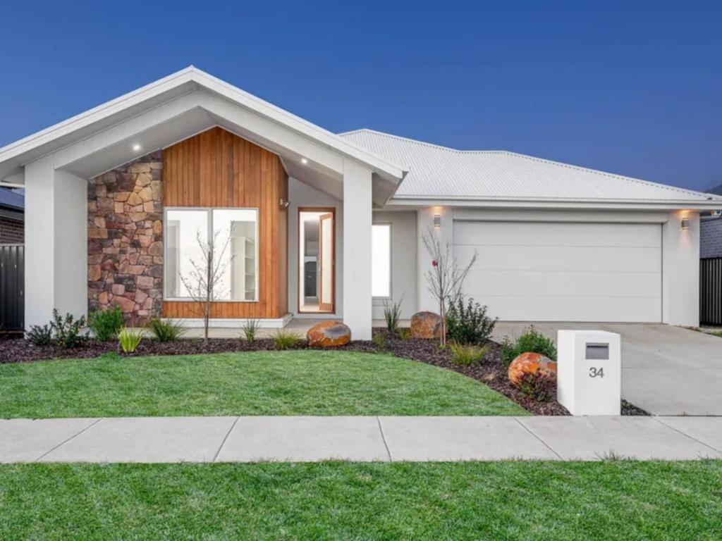 34 Moore Way, Lucas, VIC 3350