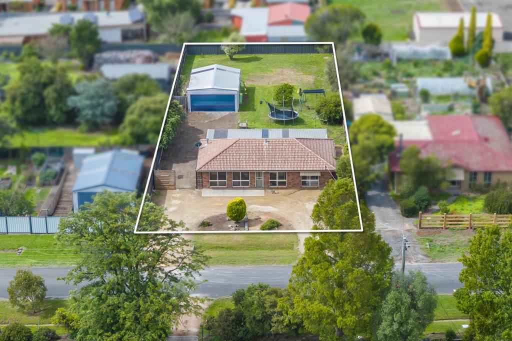 16 William St, Romsey, VIC 3434