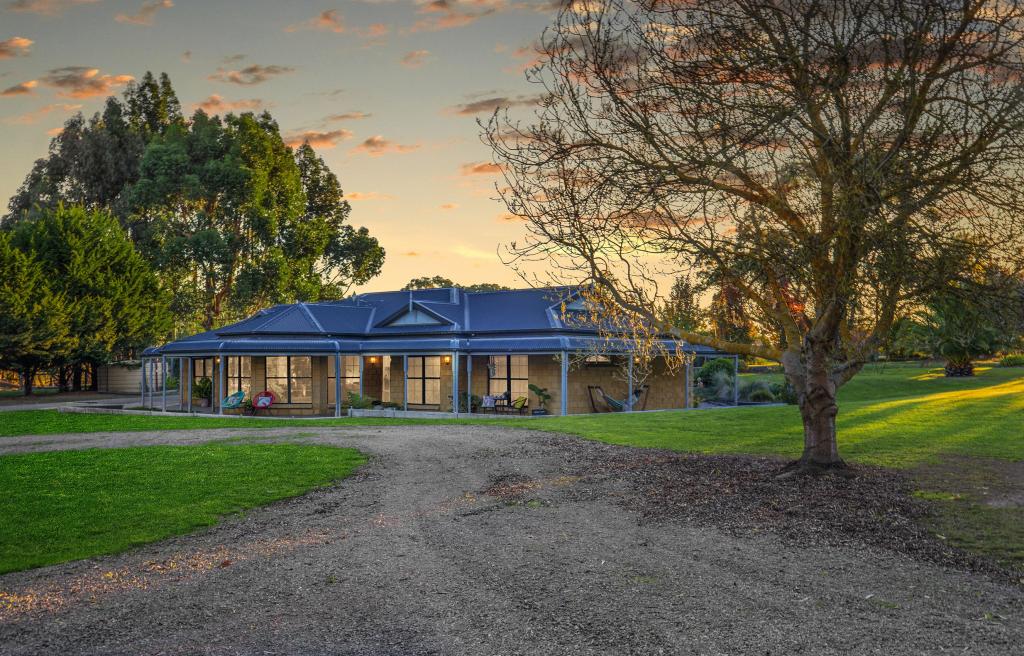 53 Roberts Rd, Cobden, VIC 3266