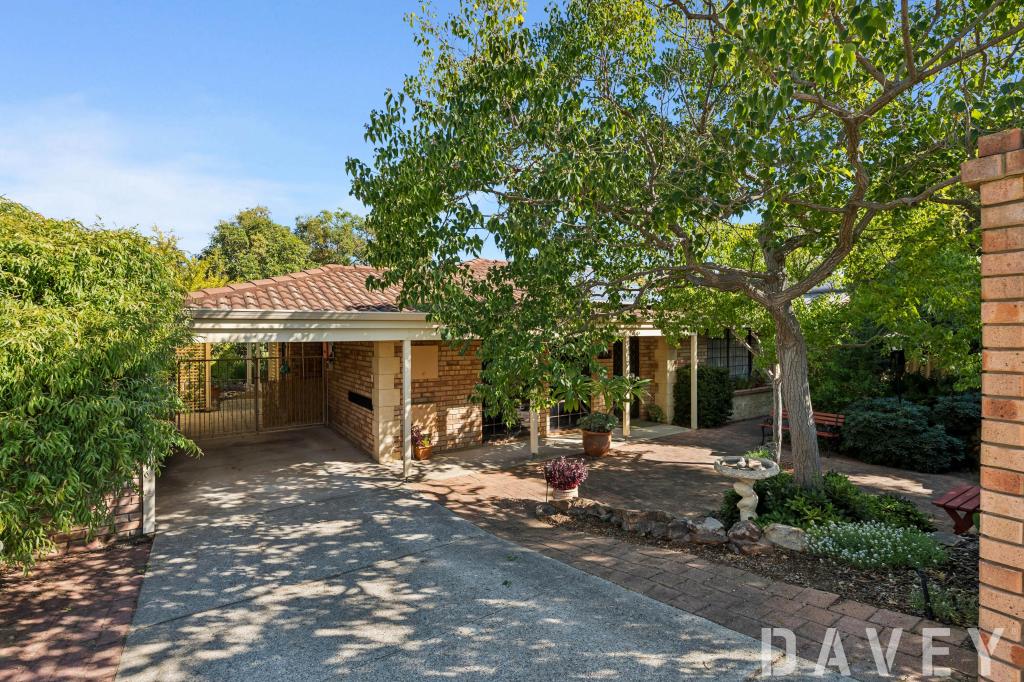 182 Twickenham Dr, Kingsley, WA 6026