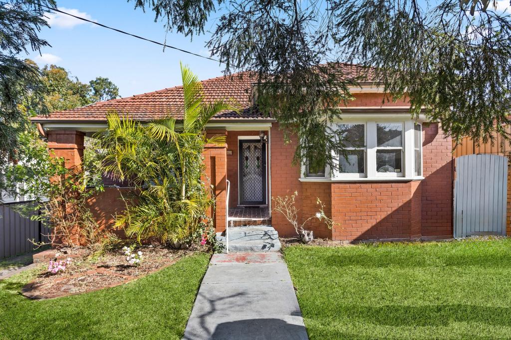 33 Bridge St, Coniston, NSW 2500
