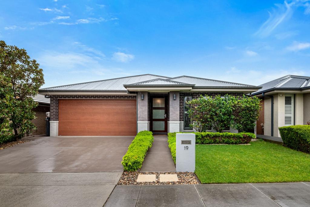 19 Tarrawarra Ave, Gledswood Hills, NSW 2557