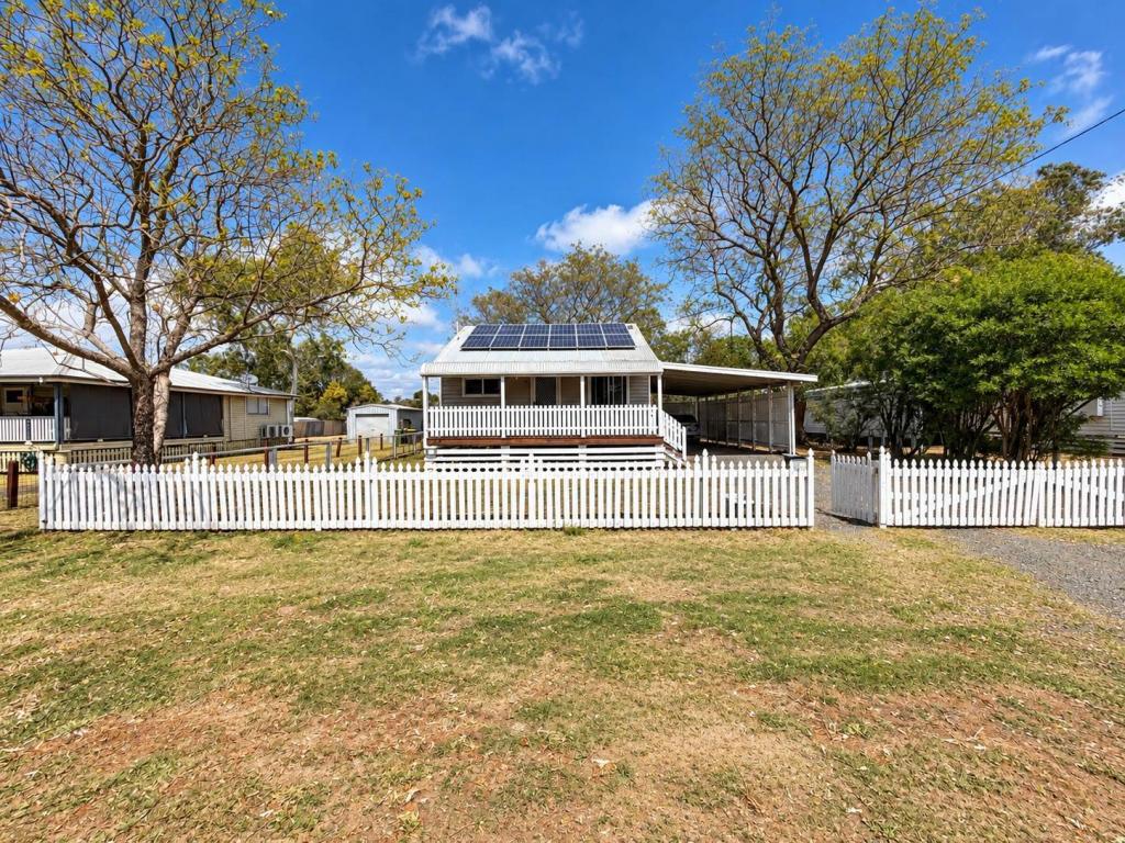 8 CARLOW DR, DALBY, QLD 4405