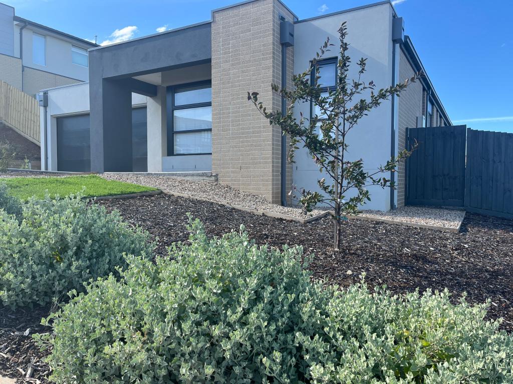 32 Auburn Cres, Bacchus Marsh, VIC 3340