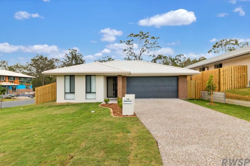 32 FLORA TCE, PIMPAMA, QLD 4209