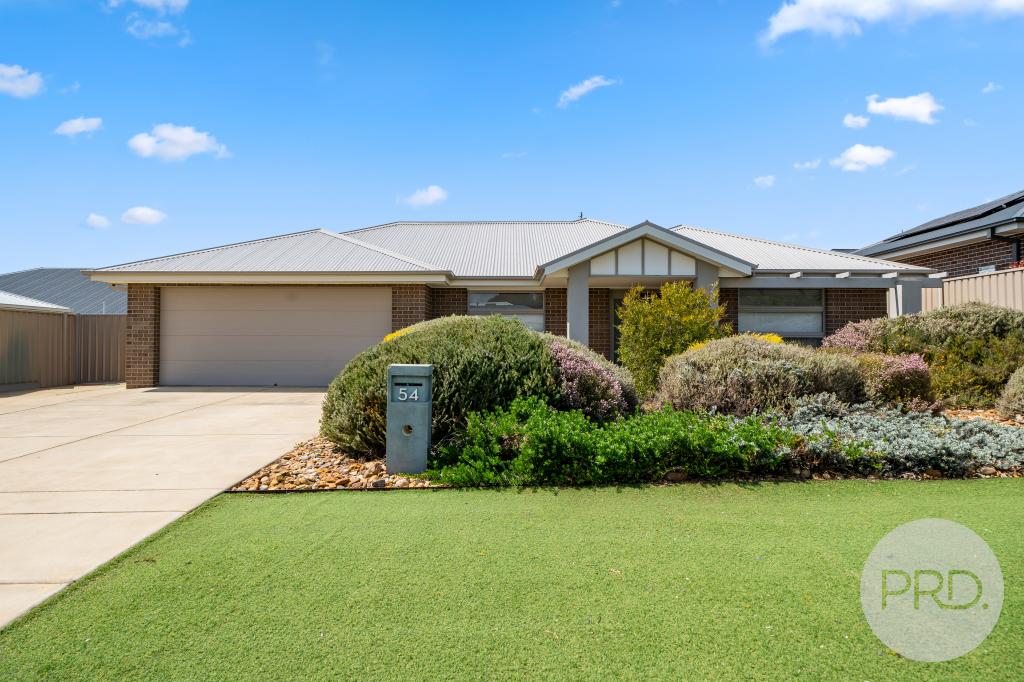 54 LINGIARI DR, LLOYD, NSW 2650