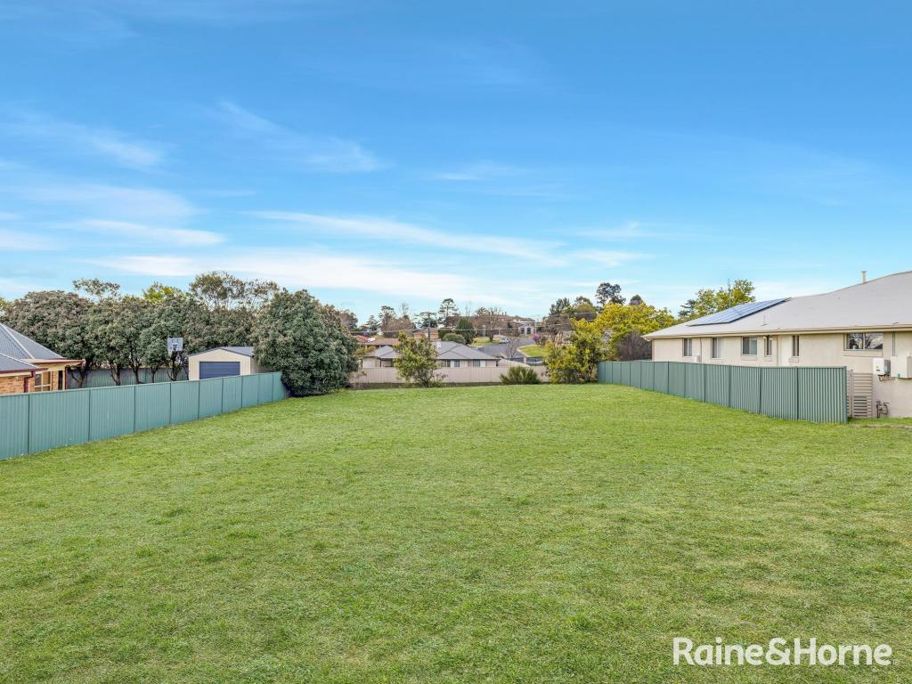 37 CYPRESS CRES, KELSO, NSW 2795